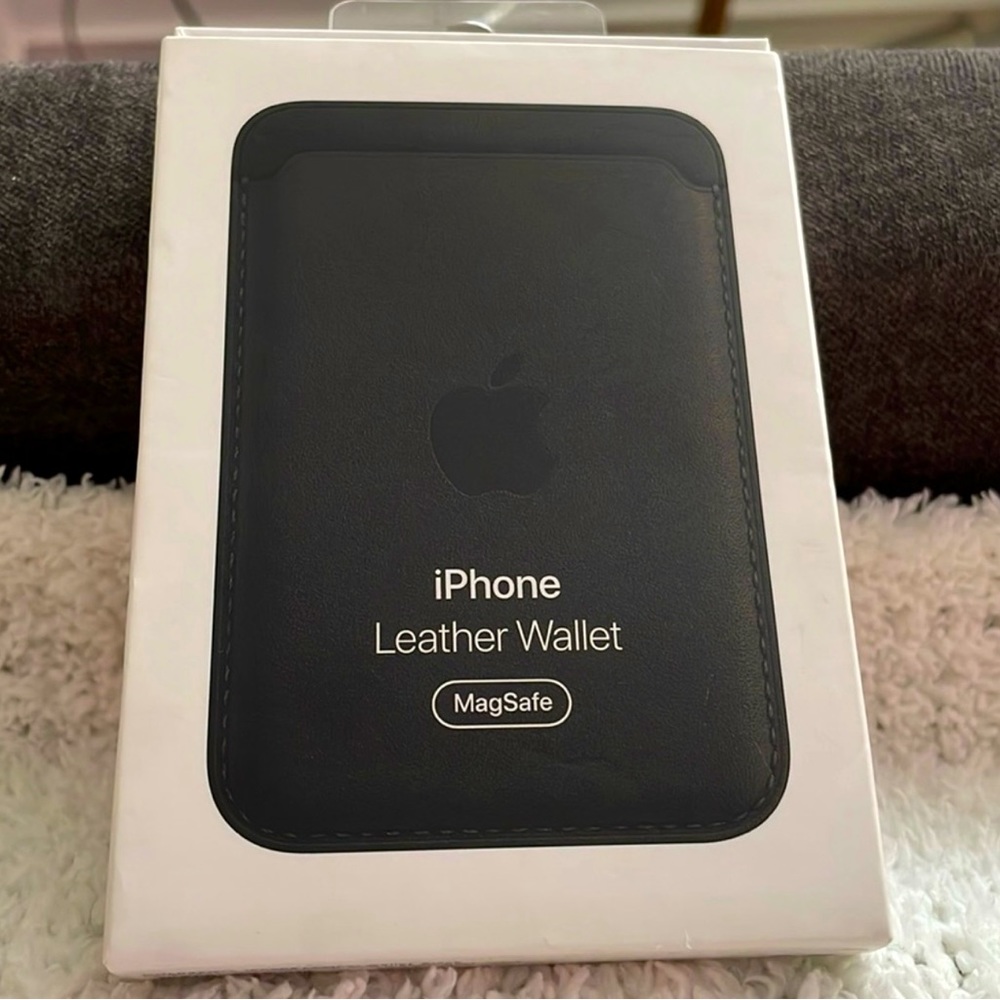 (SOLD)iPhone leather wallet MagSafe